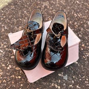 Kids walking shoes. Patent leather. Size 8c